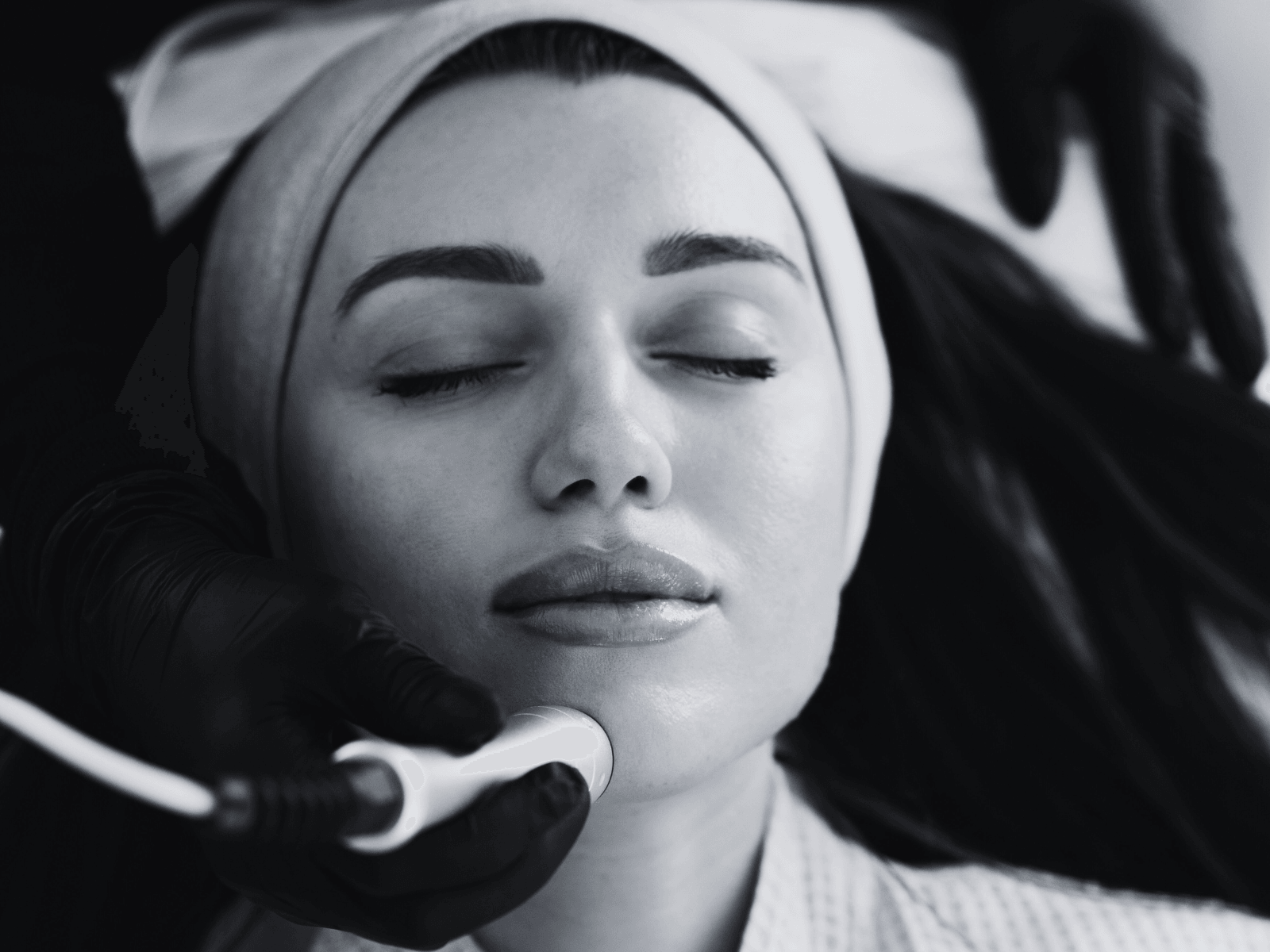 The Ultimate Guide to HydraFacial: How It Works and Why It's a Game-Changer for Your Skin - Age To Perfection