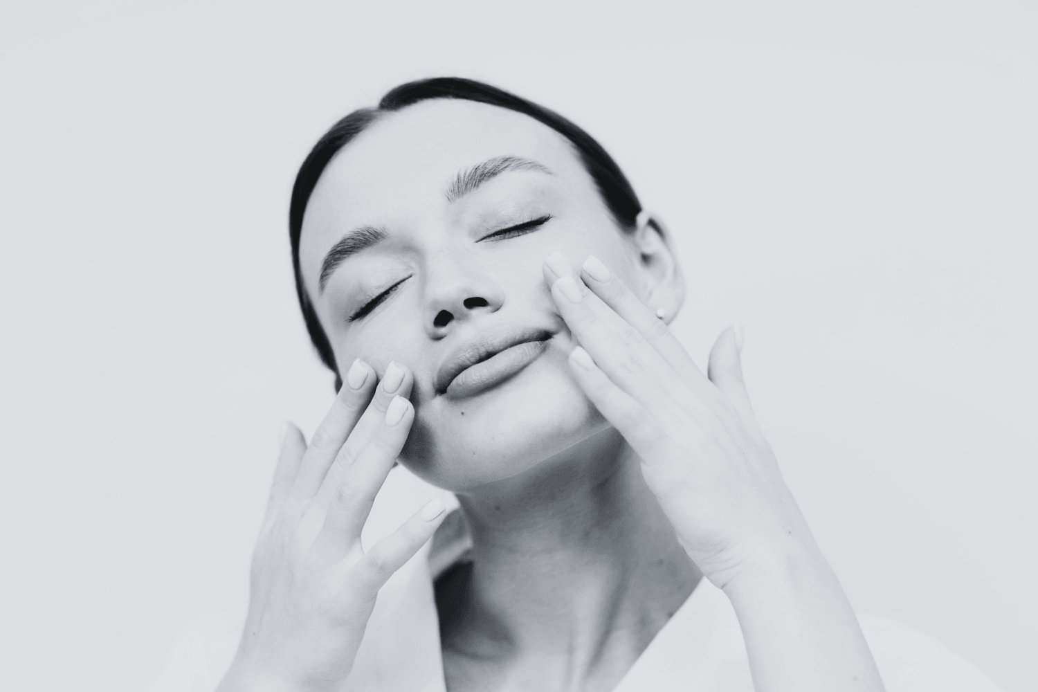 The Importance of Sunscreen: Your Shield Against Time and Sun Damage