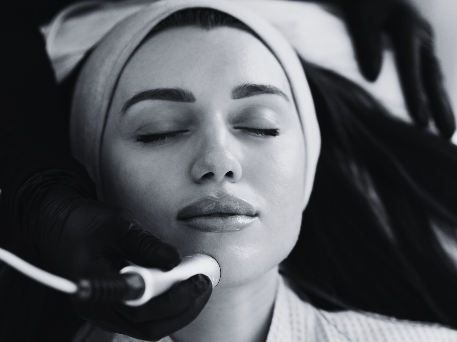 The Ultimate Guide to HydraFacial: How It Works and Why It's a Game-Changer for Your Skin